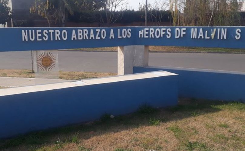 “Monumento en memoria de los caídos en Malvinas”
