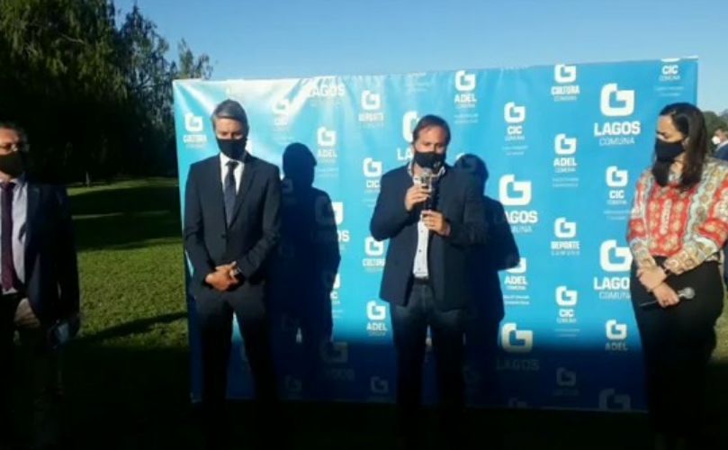 Esteban Ferri junto a ministros provinciales