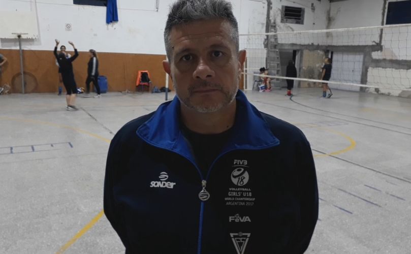 Marcelo Cáceres, profe de Voley