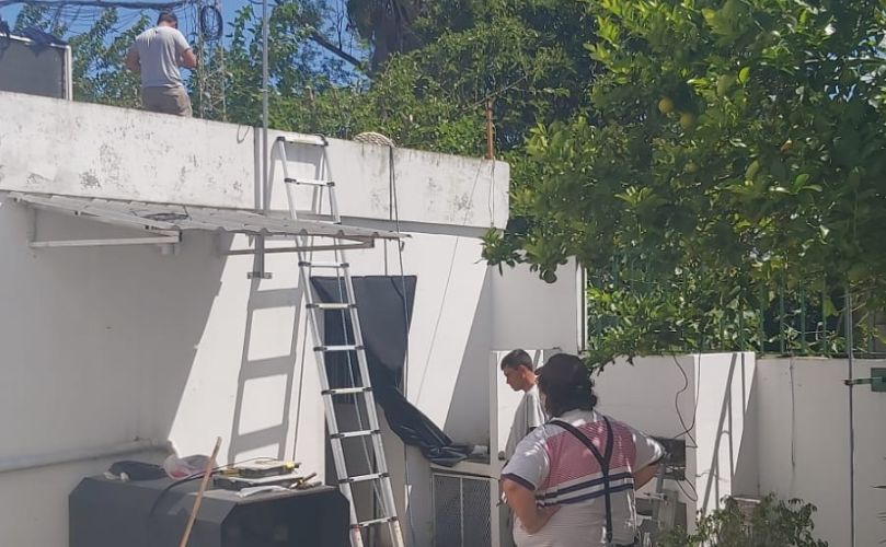 Personal trabajando en pleno feriado