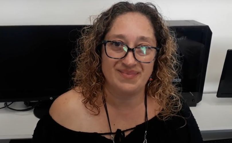 Mariana Santucho, a acargo dl taller de manualidades y también de computación
